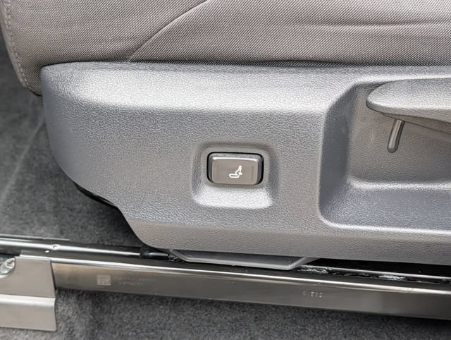 Used 2025 Toyota Tacoma SR AWD/4WD image 25