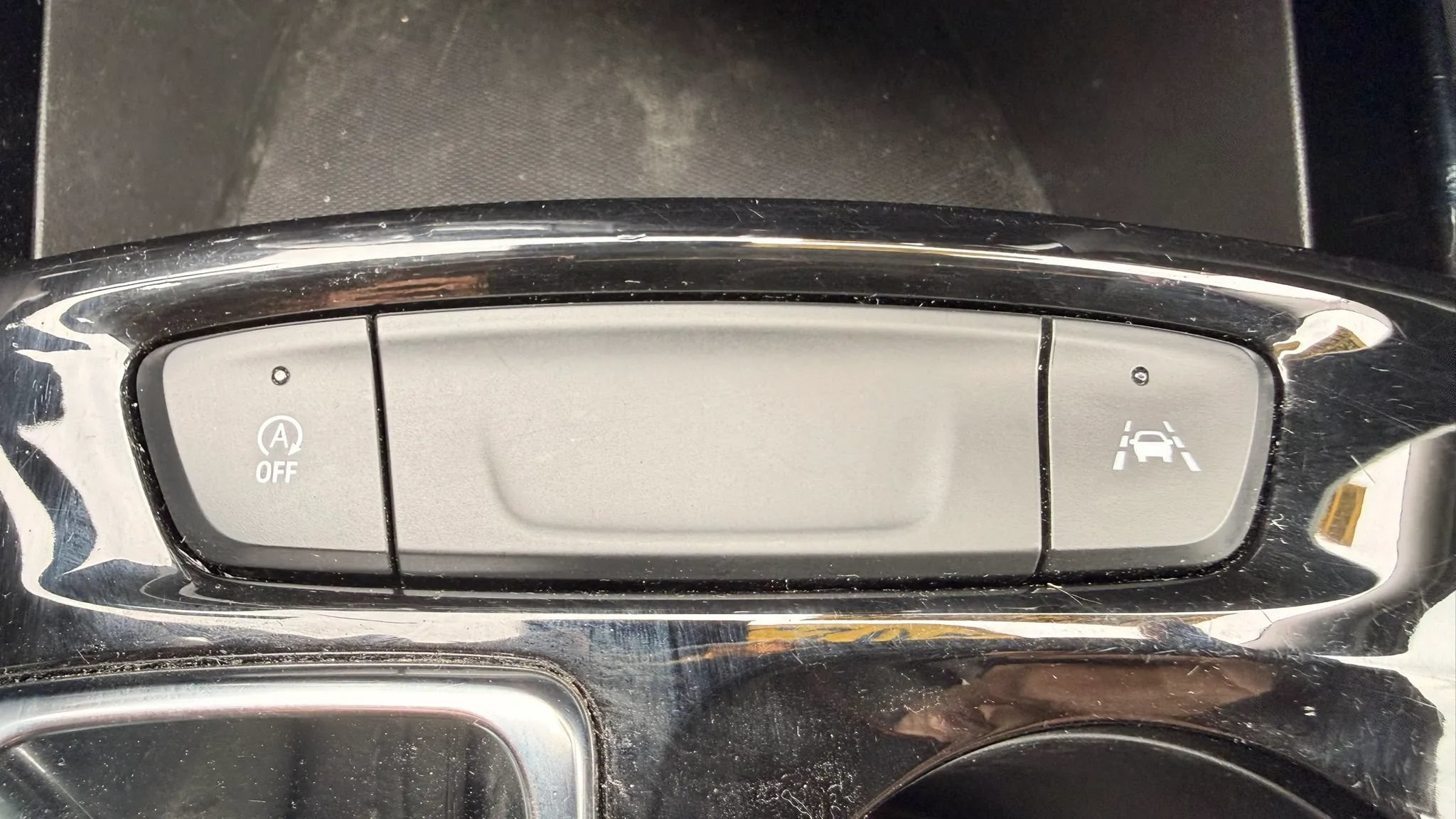 Used 2025 Chevrolet Trax LT FWD image 25