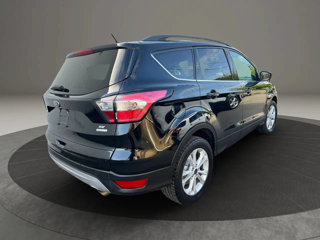 Used 2018 Ford Escape SE FWD image 5