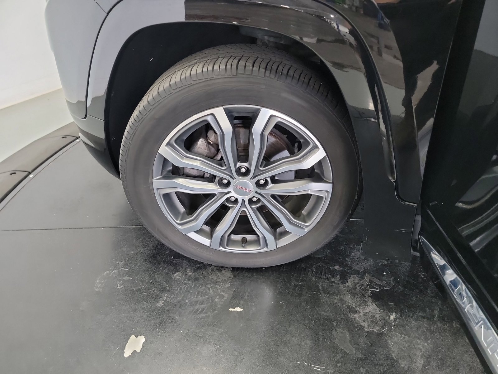 Used 2018 GMC Terrain Denali w/ Driver Alert Package II FWD image 30