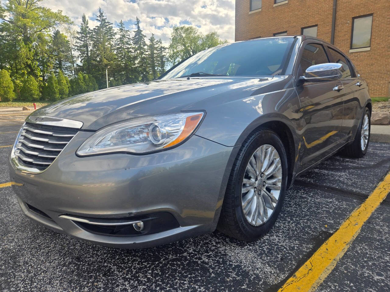 Used 2013 Chrysler 200 Limited FWD image 2