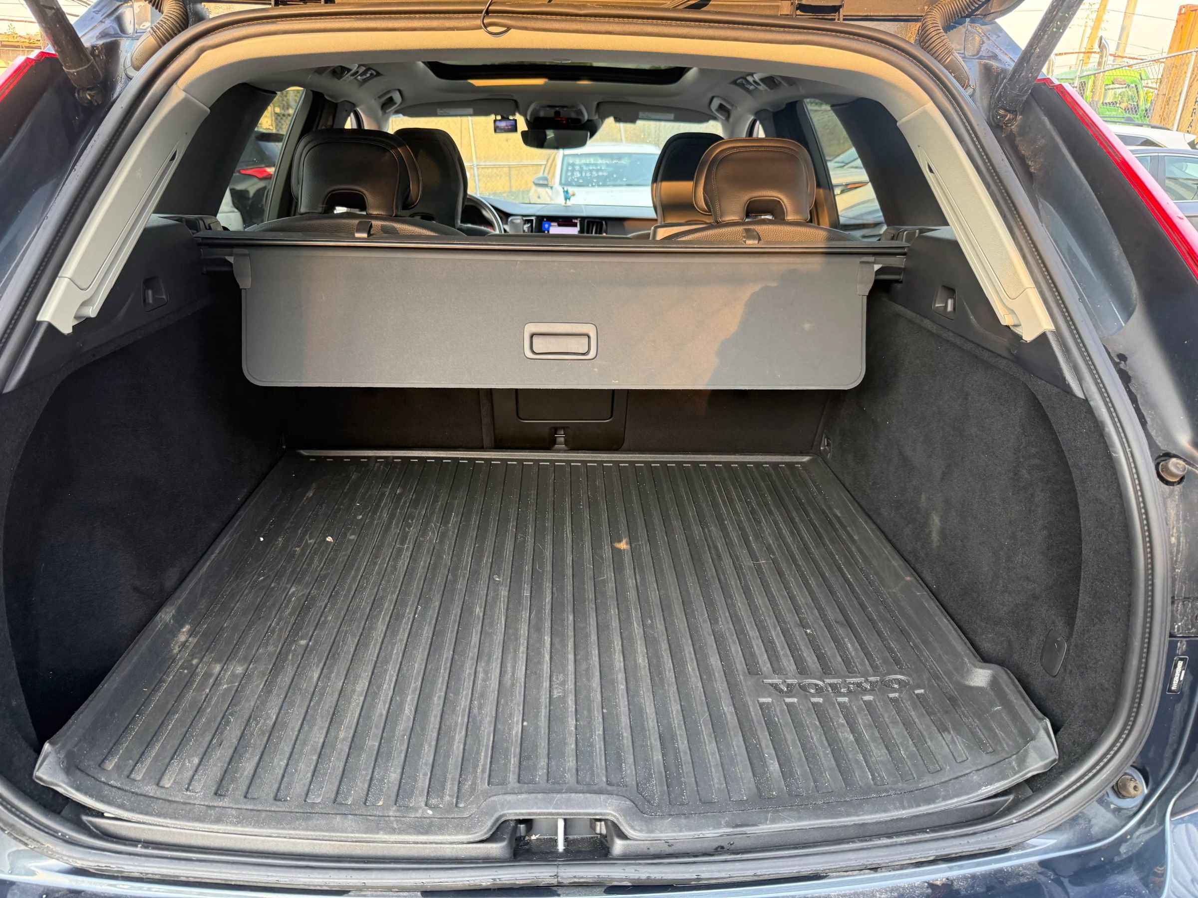 Used 2021 Volvo XC60 T5 Momentum w/ Protection Package AWD/4WD image 6
