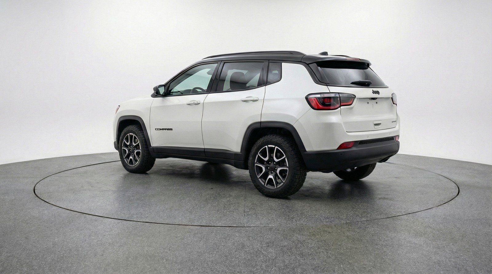 Used 2025 Jeep Compass Trailhawk AWD/4WD image 6