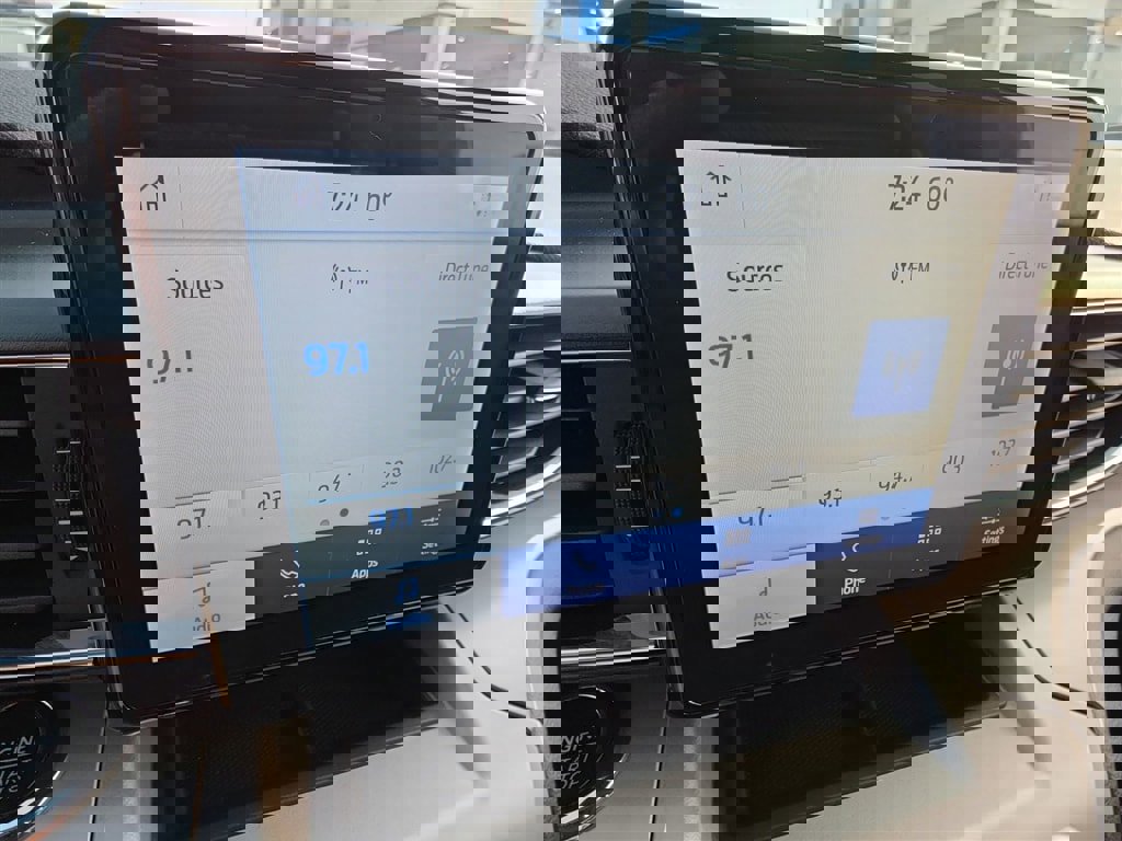 Used 2023 Ford Explorer XLT w/ Equipment Group 202A image 12