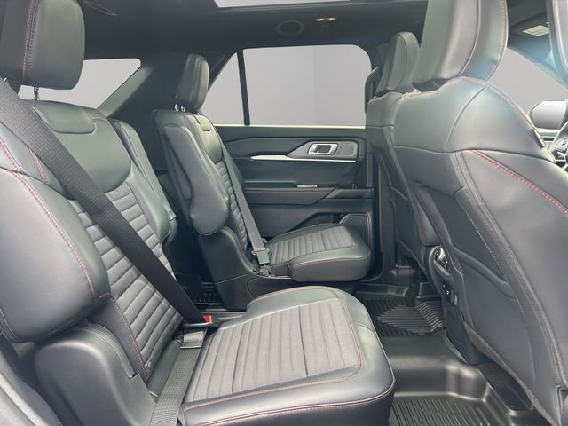 Used 2025 Ford Explorer ST-Line w/ Premium Package image 36
