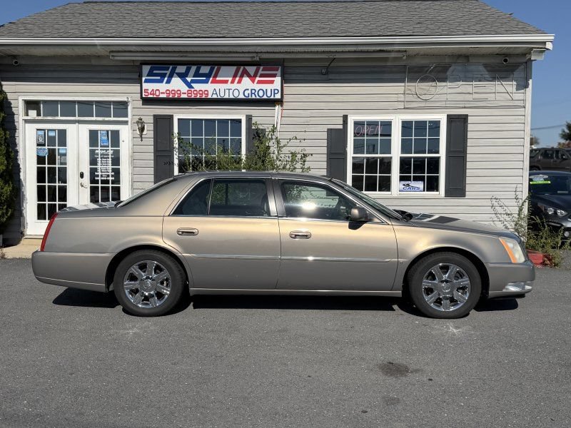 Used 2006 Cadillac DTS w/ Trunk Convenience Package FWD image 1