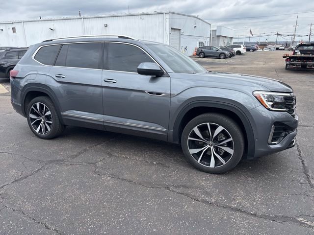 Used 2024 Volkswagen Atlas SEL Premium R-Line image 3