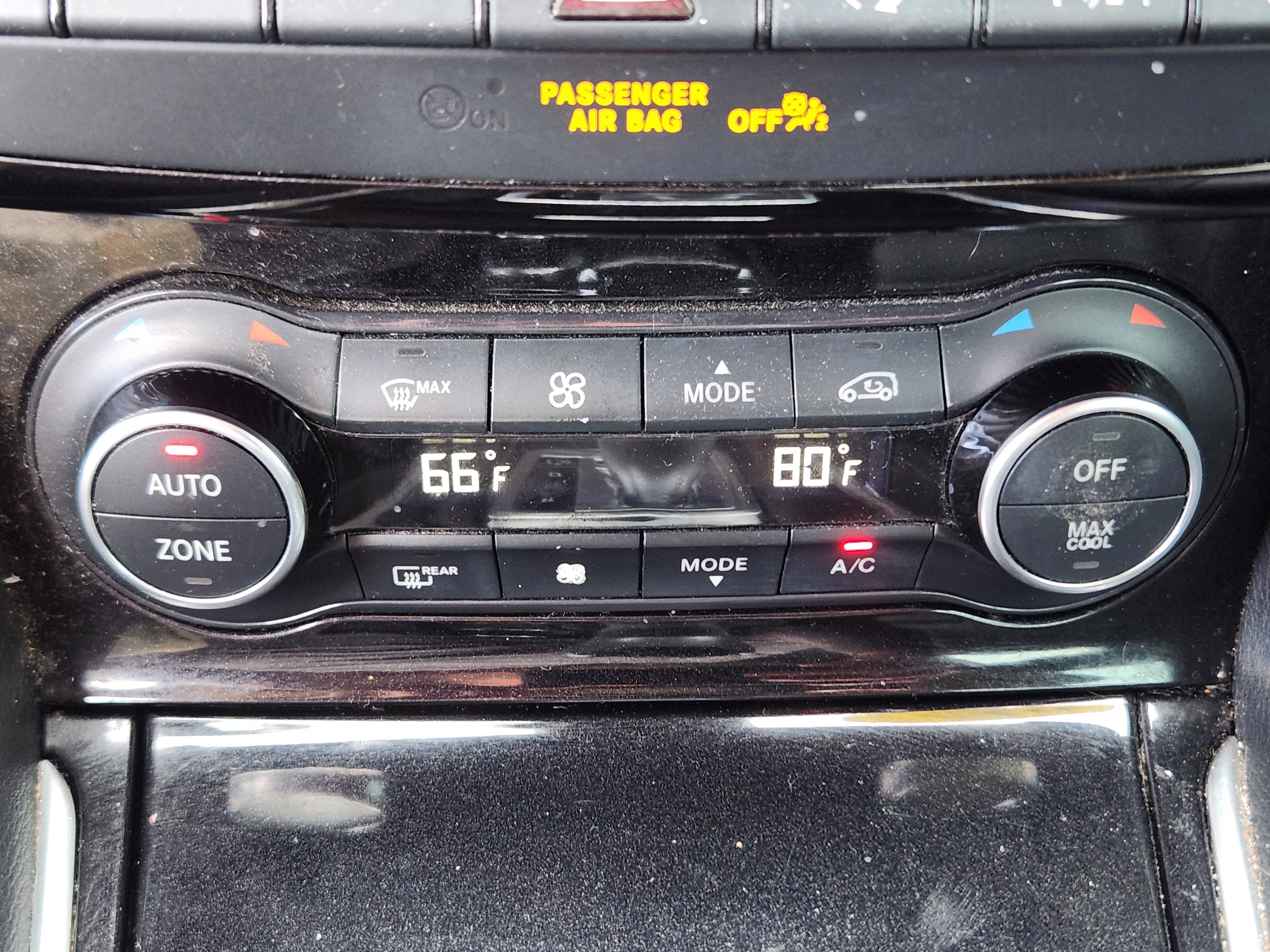 Used 2017 INFINITI QX30 Premium w/ Technology Package image 15