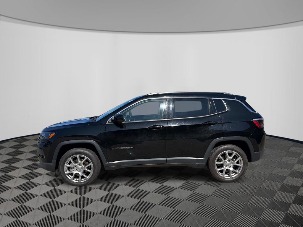Certified 2022 Jeep Compass Latitude w/ Sun and Sound Group AWD/4WD image 2