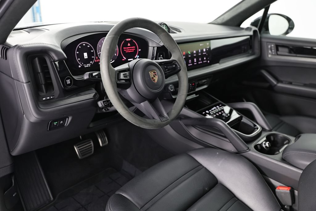 Certified 2025 Porsche Cayenne GTS AWD/4WD image 4