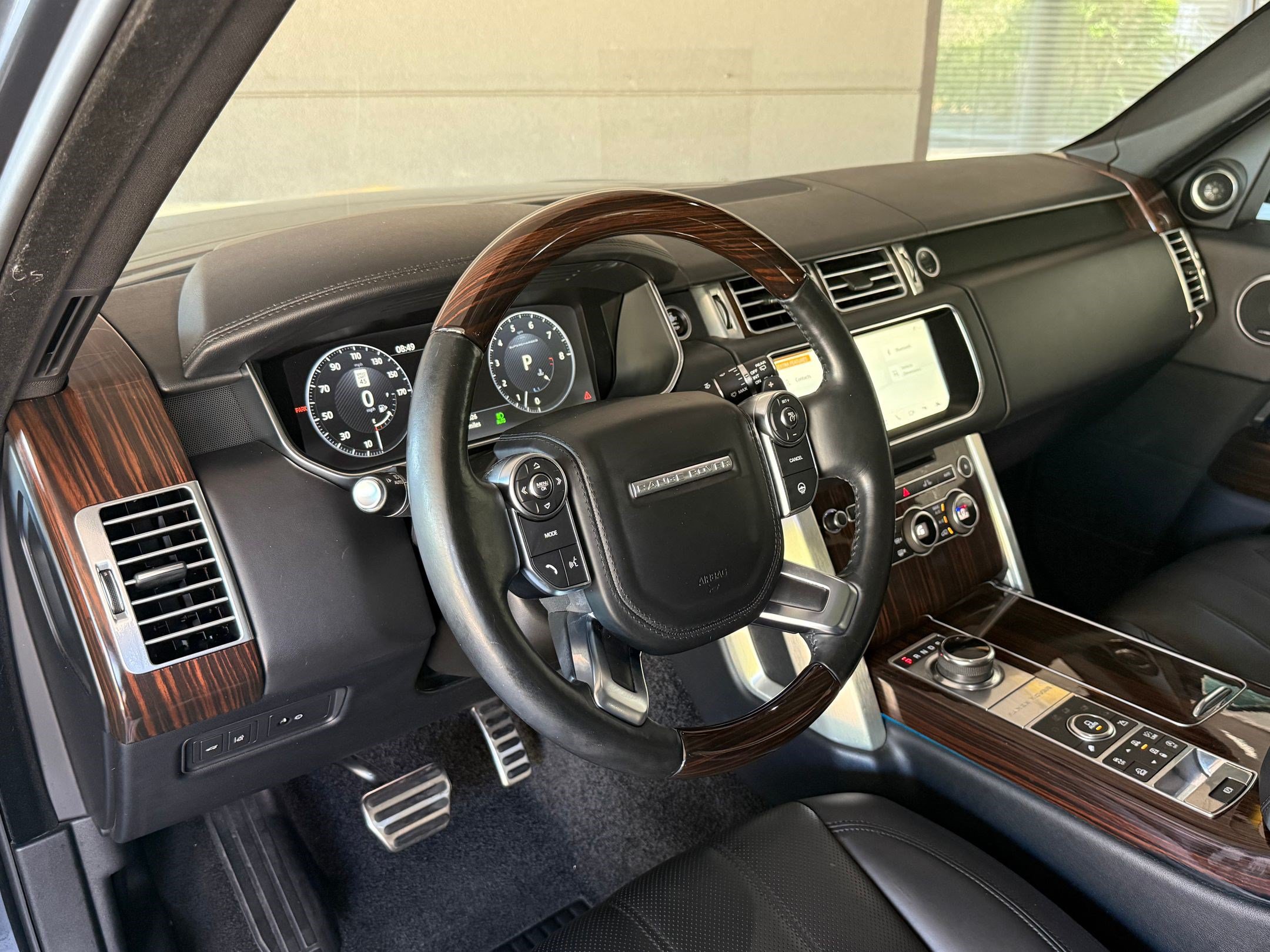 Used 2017 Land Rover Range Rover Long Wheelbase Supercharged AWD/4WD image 4