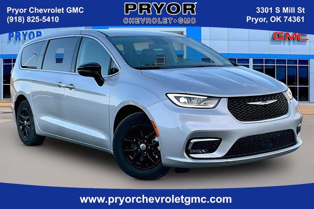 Used 2024 Chrysler Pacifica Touring-L image 1