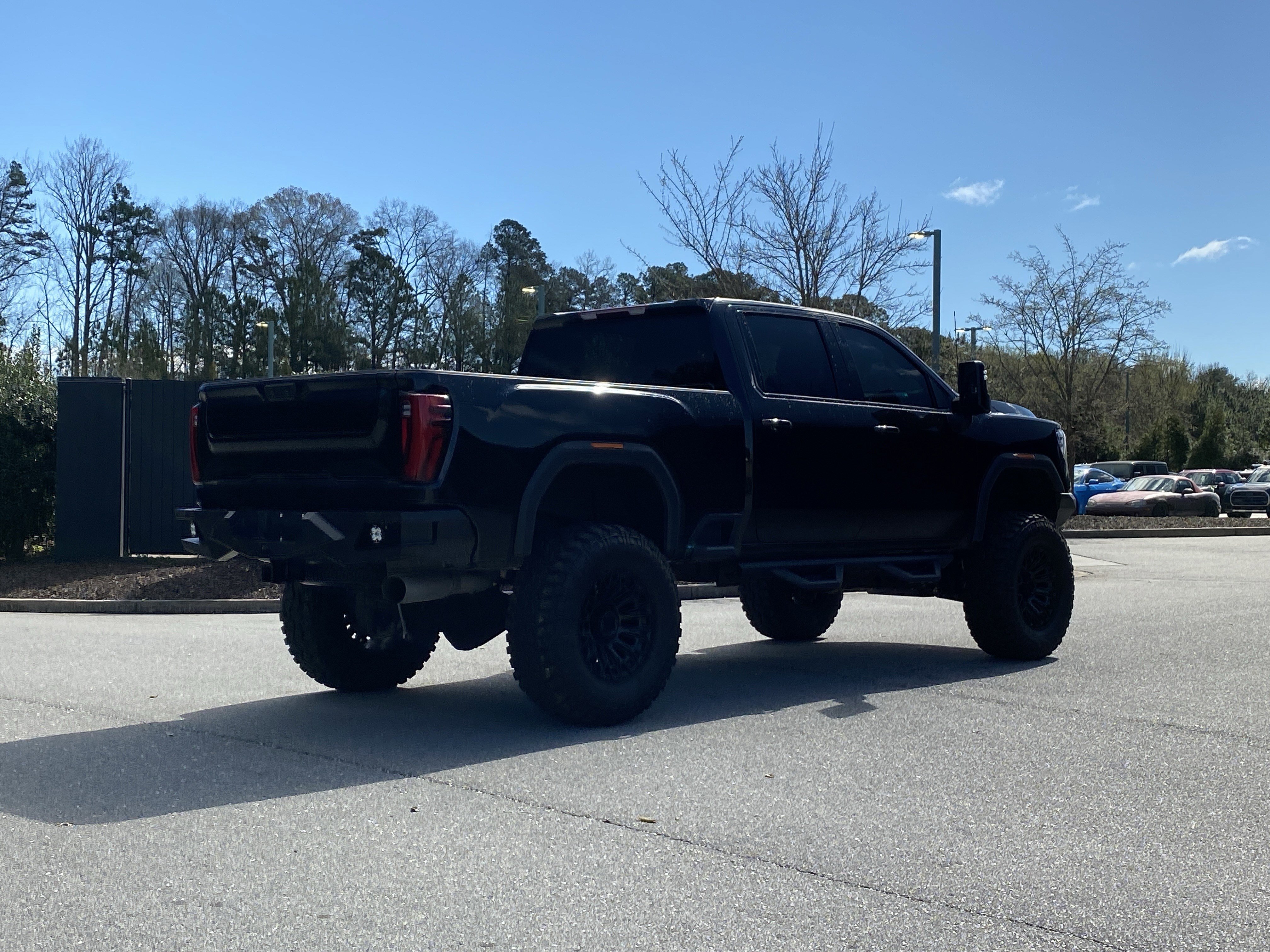 Used 2025 GMC Sierra 2500 SLT w/ SLT Convenience Package image 3