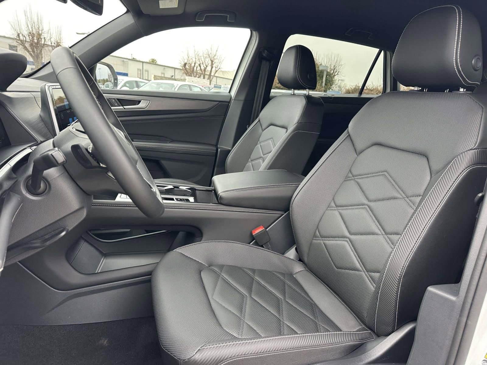 Certified 2025 Volkswagen Atlas Cross Sport SE w/ Black Wheel Package image 15