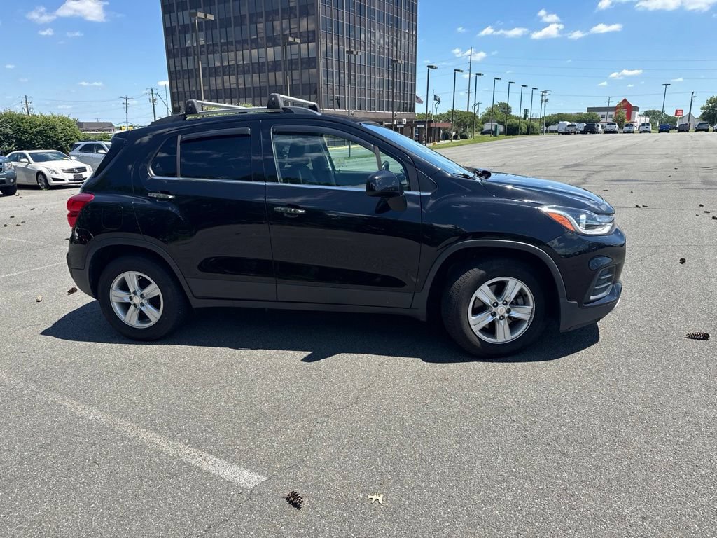 Used 2019 Chevrolet Trax LT w/ Driver Confidence Package FWD image 3