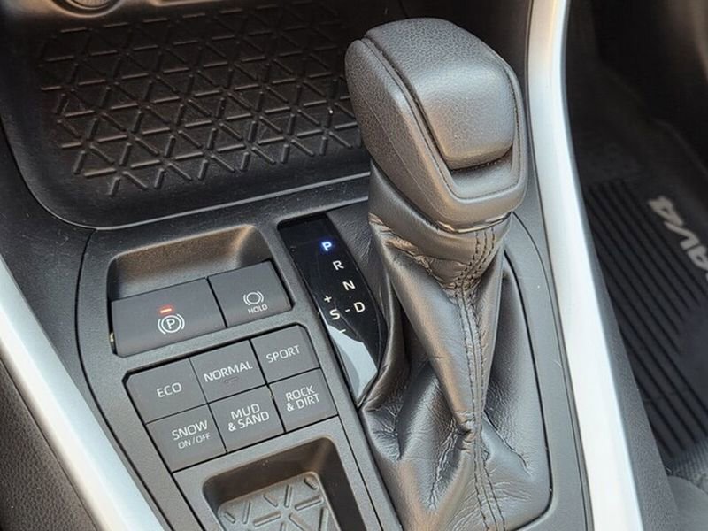 Used 2020 Toyota RAV4 XLE w/ Convenience Package image 18