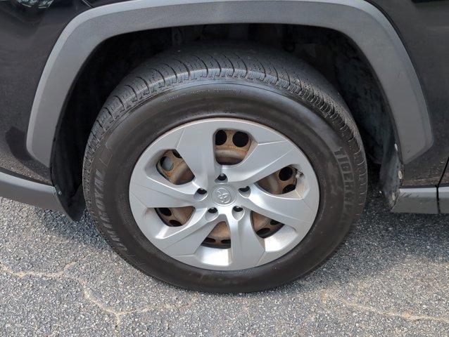 Used 2019 Toyota RAV4 LE FWD image 23