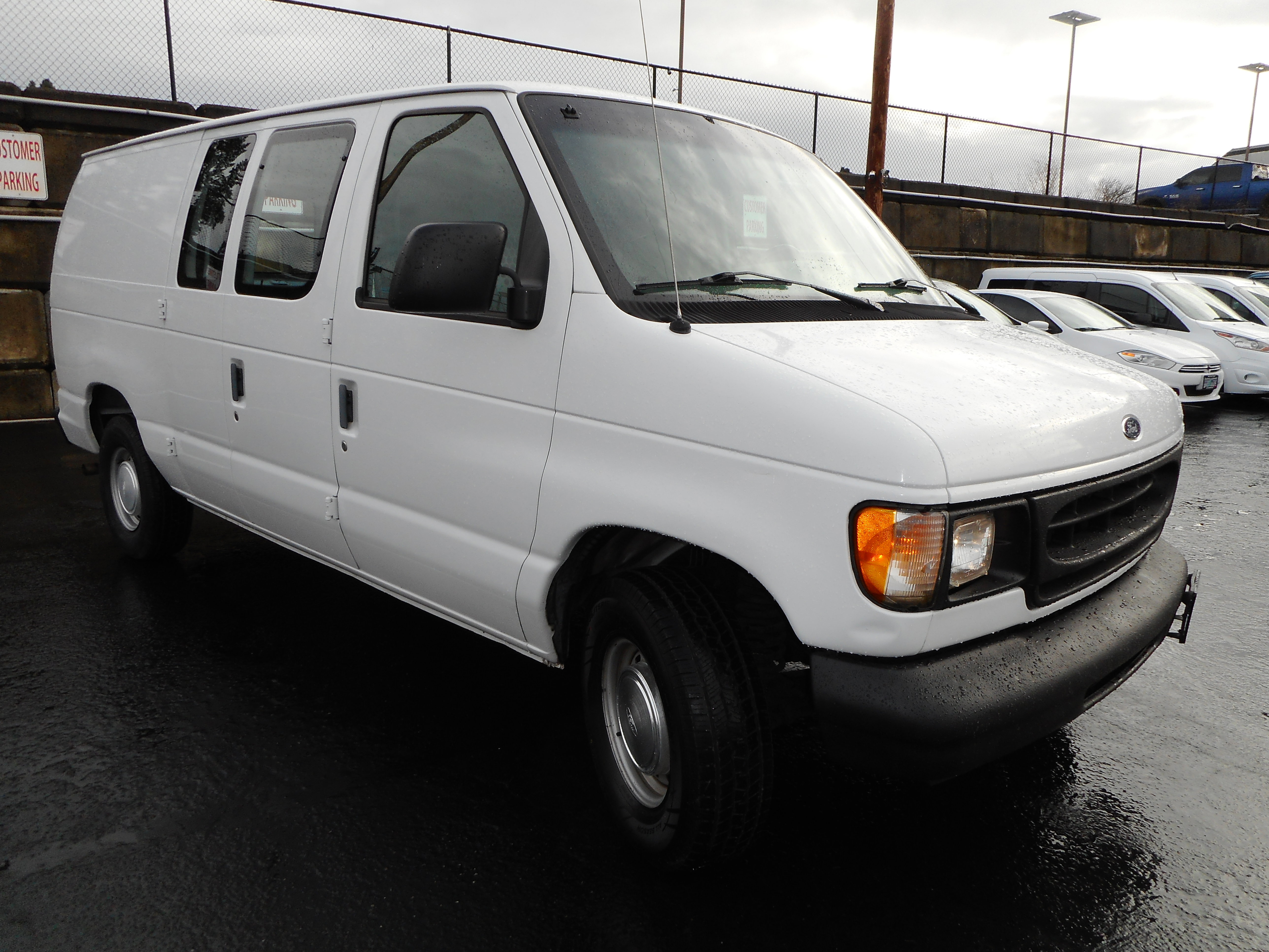 Used 1998 Ford E-150 and Econoline 150 image 1