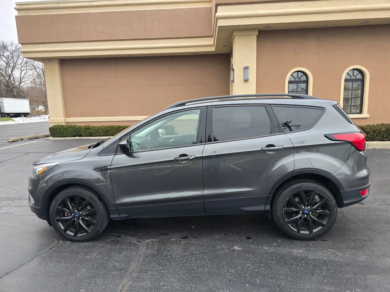Used 2019 Ford Escape SE image 10