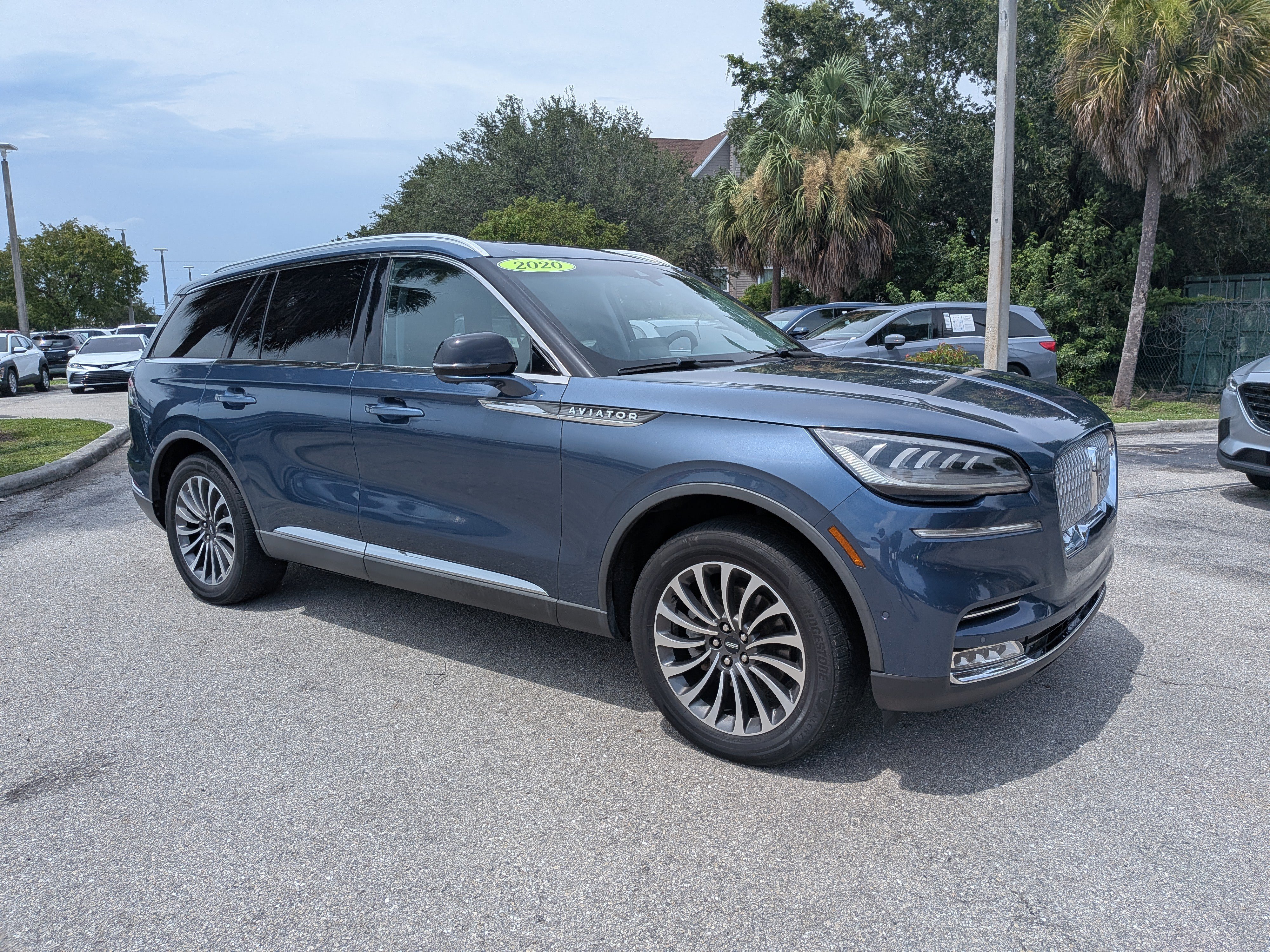 Used 2020 Lincoln Aviator Reserve w/ Equipment Group 201A AWD/4WD image 2