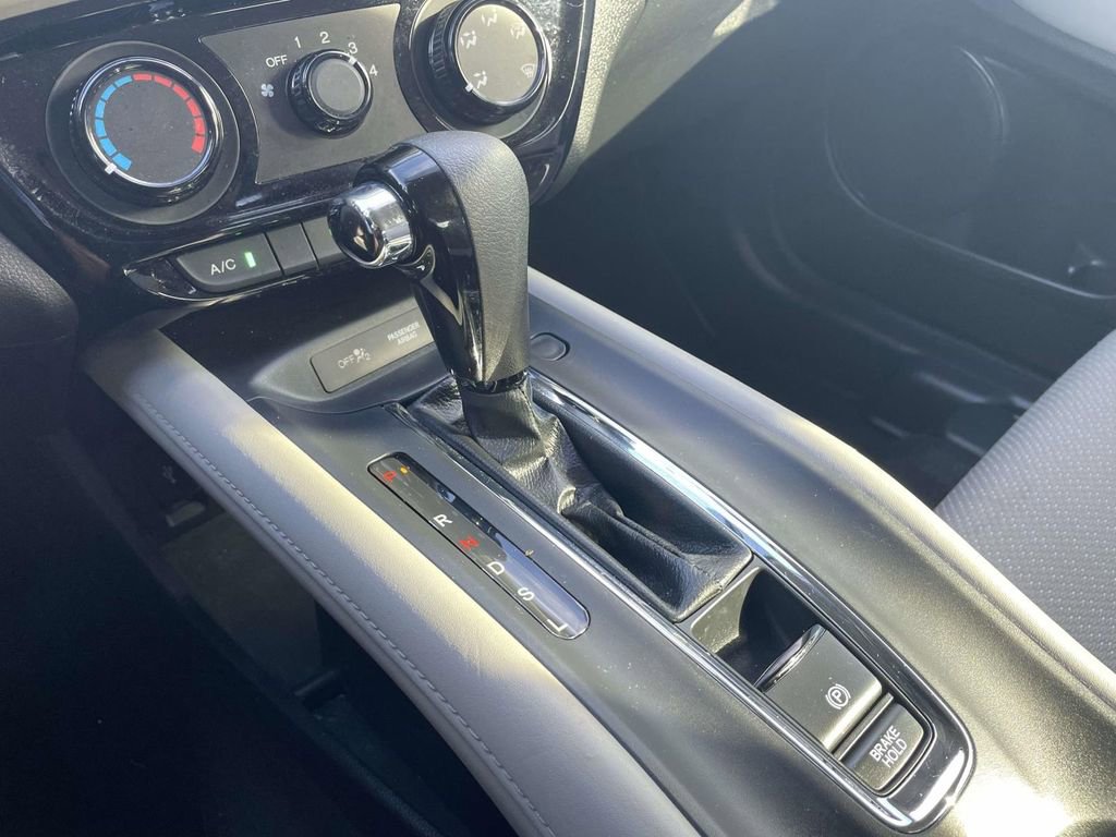 Used 2017 Honda HR-V LX image 39