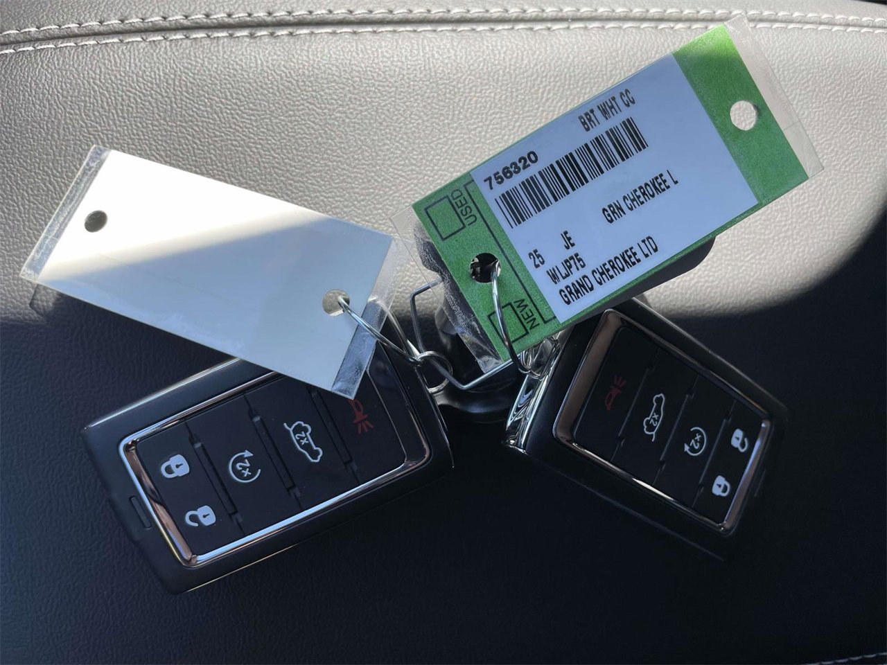 New 2025 Jeep Grand Cherokee L Limited w/ Luxury Tech Group II image 35