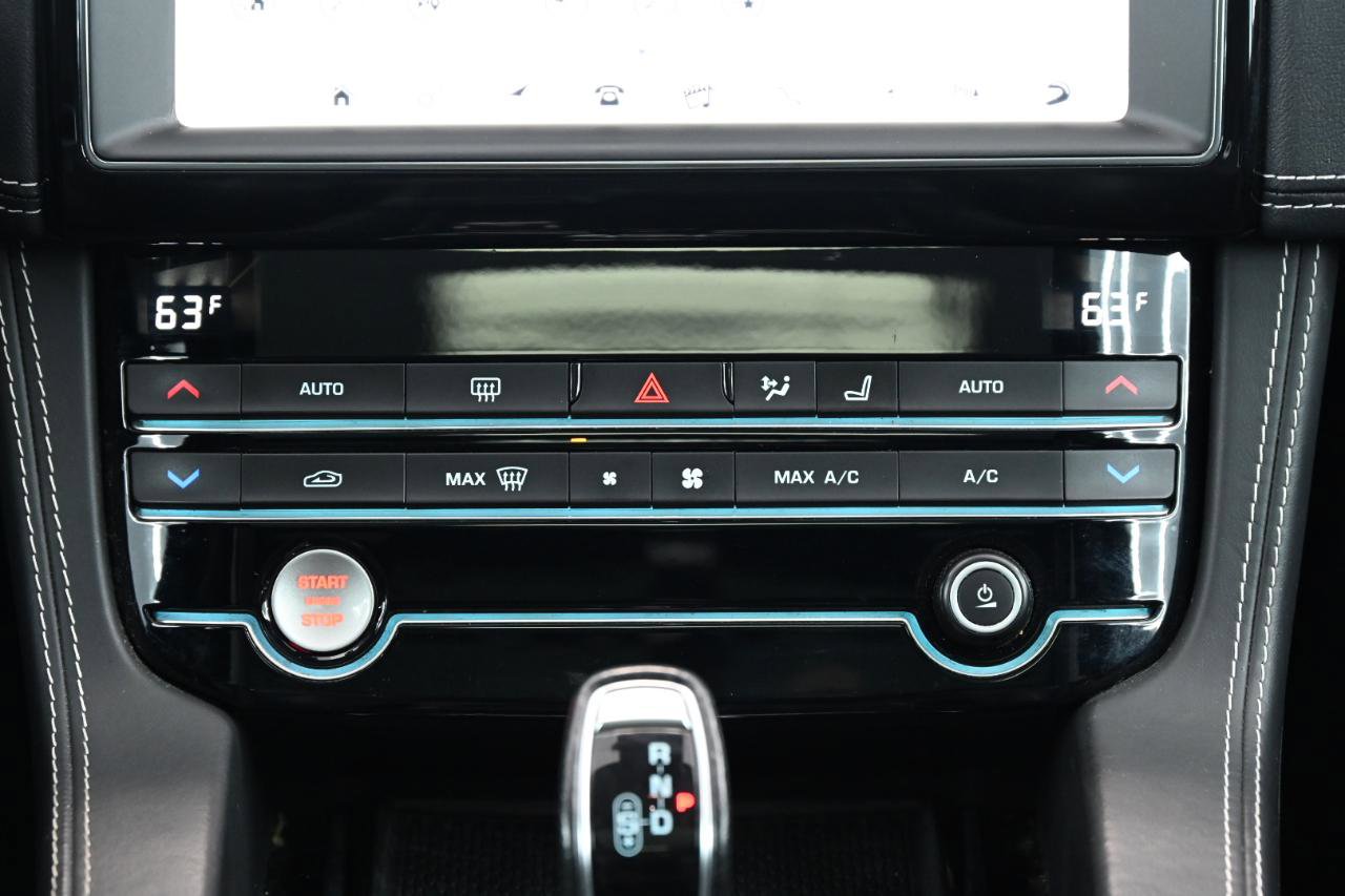 Used 2020 Jaguar F-PACE SVR image 35