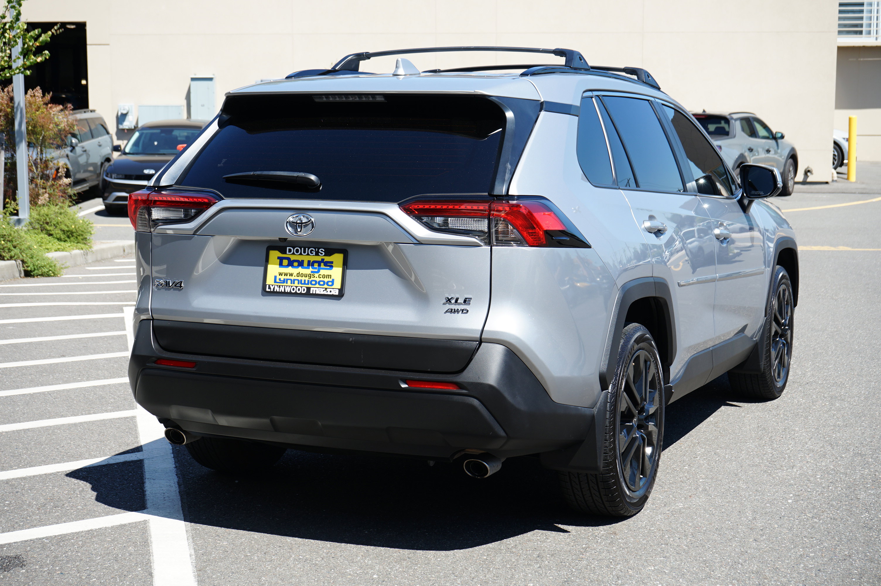 Used 2023 Toyota RAV4 XLE Premium image 3