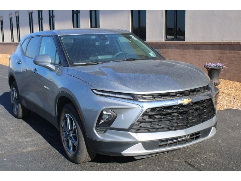 Used 2025 Chevrolet Blazer LT image 2