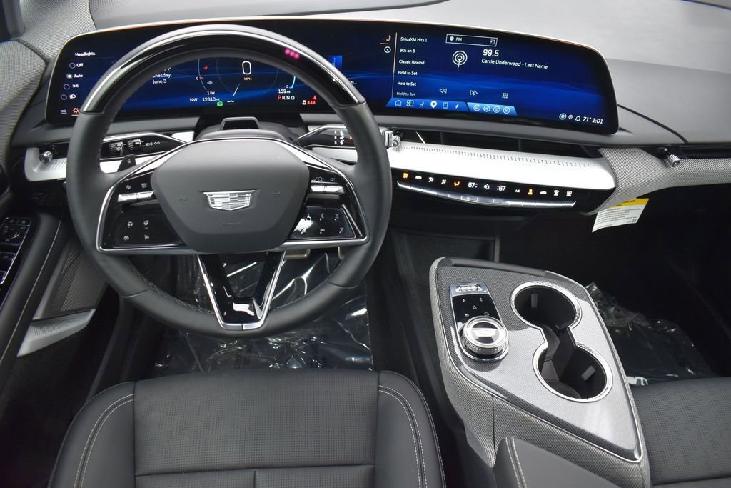 Used 2025 Cadillac Optiq Sport 2 w/ LPO, Floor Liner Package AWD/4WD image 13