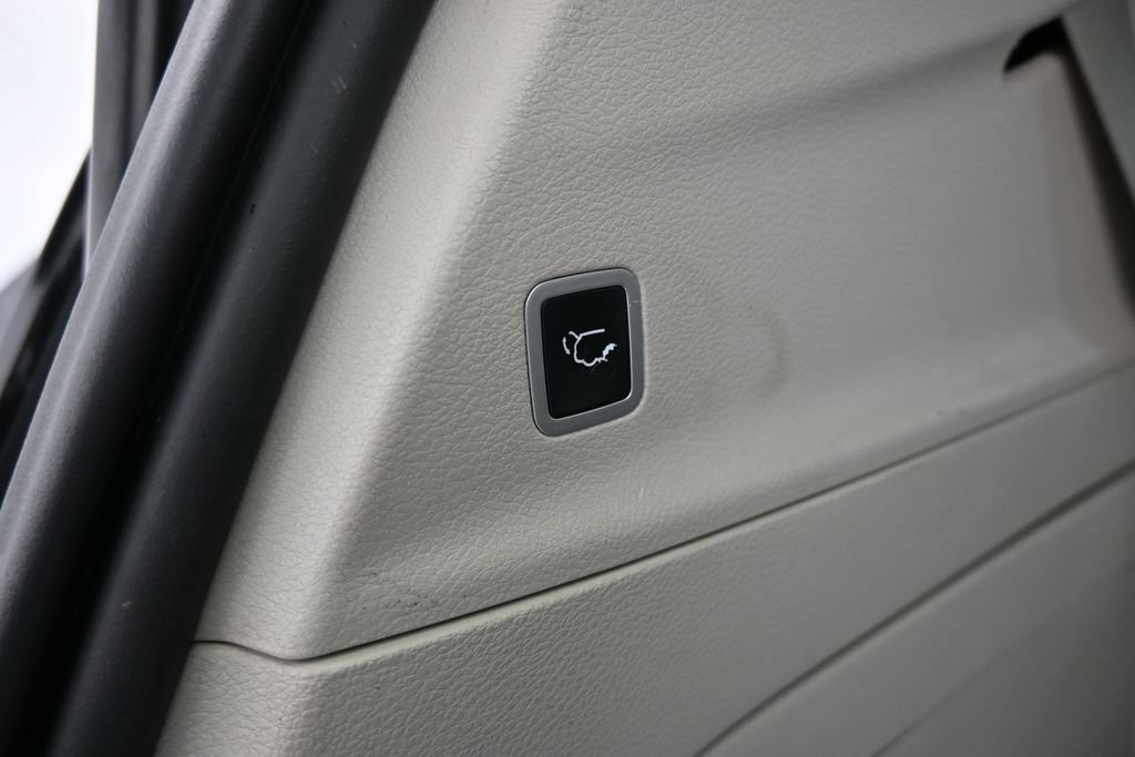 Used 2023 Chrysler Pacifica Touring-L FWD image 41
