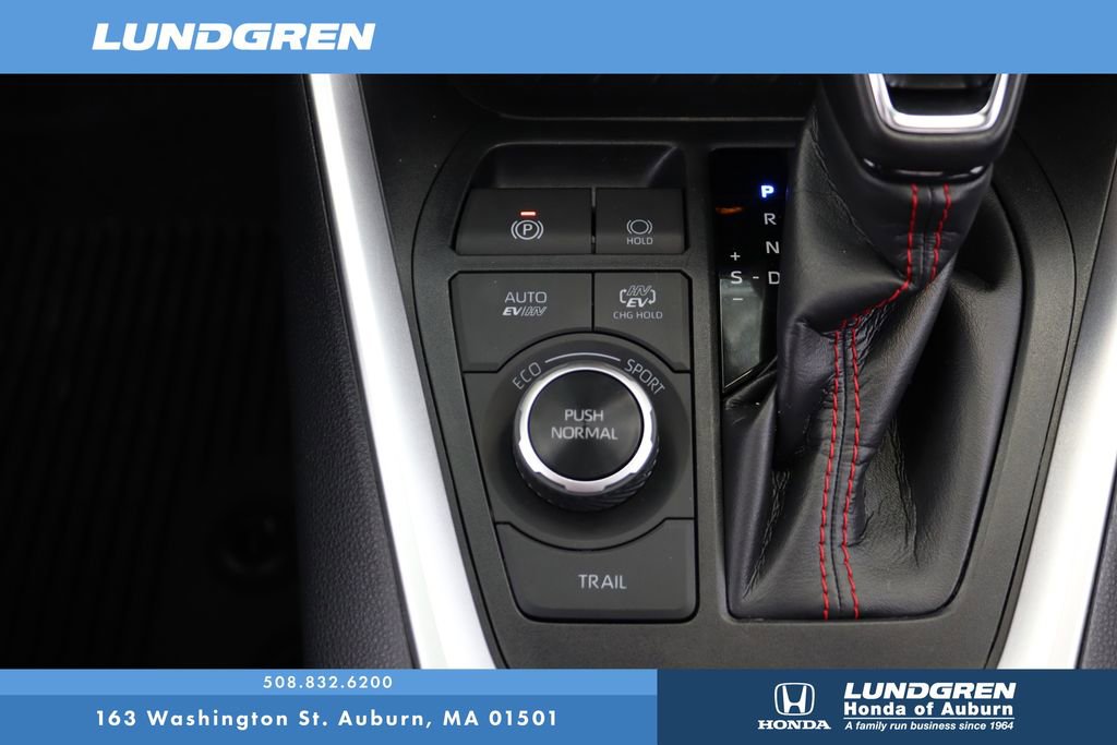 Used 2024 Toyota RAV4 SE w/ Weather & Moonroof Package image 25