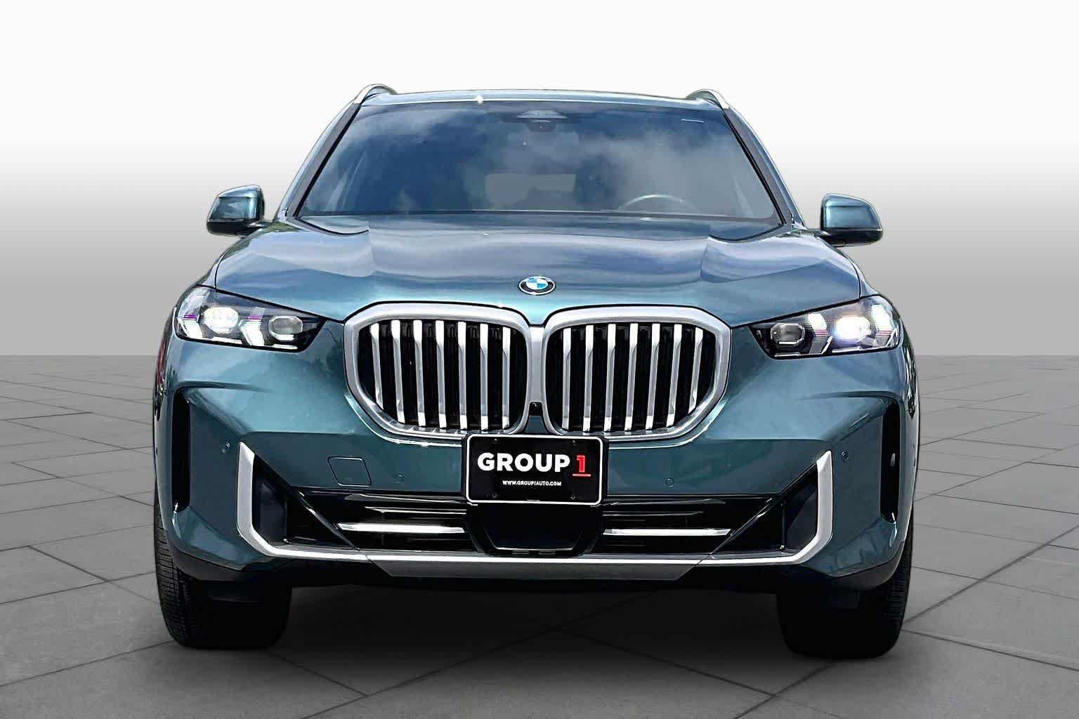 Used 2024 BMW X5 xDrive40i w/ Premium Package AWD/4WD image 3