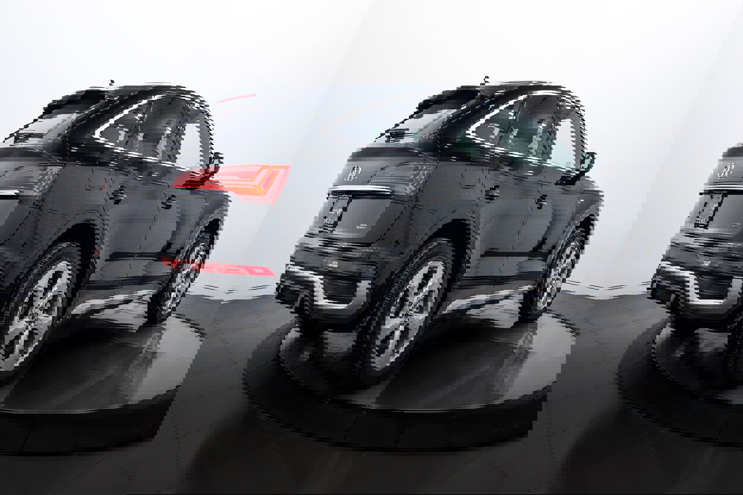 Certified 2025 Audi Q5 2.0T Premium Plus w/ Premium Plus Package image 4