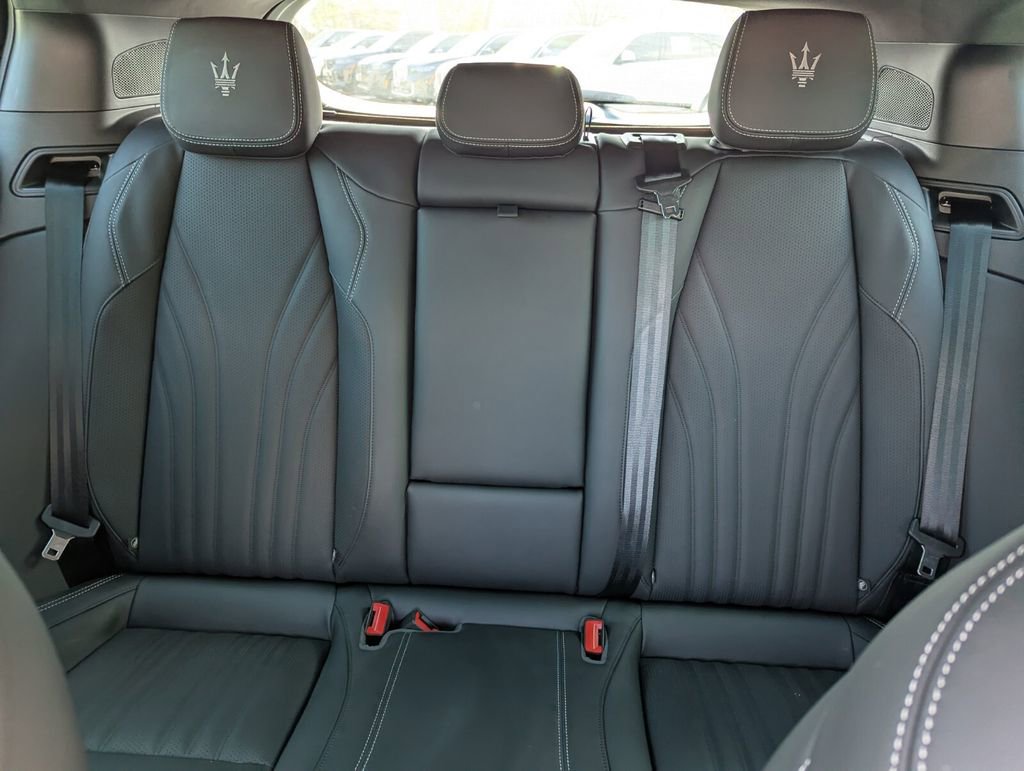 Used 2025 Mercedes-Benz GLB 250 4MATIC image 40