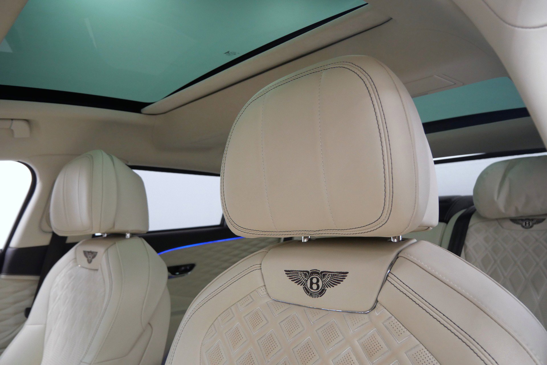 Used 2022 Bentley Flying Spur Plug-In Hybrid image 24