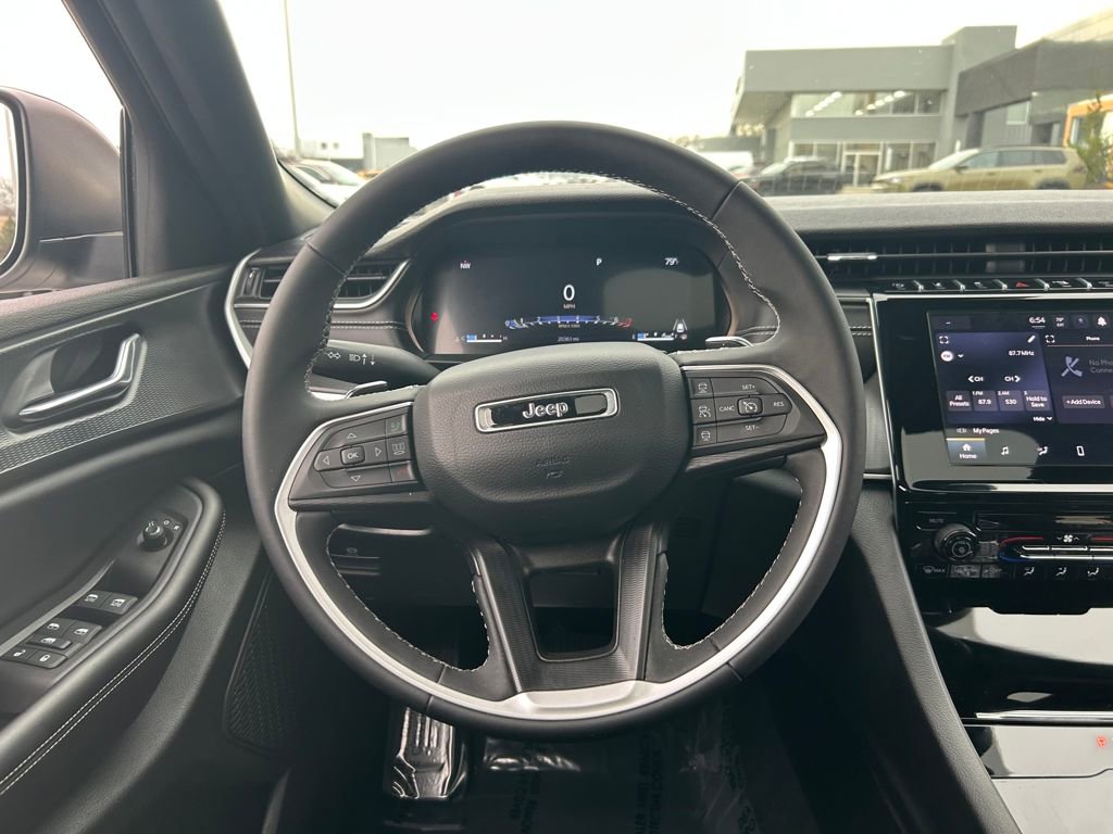 Used 2024 Jeep Grand Cherokee Laredo X image 10