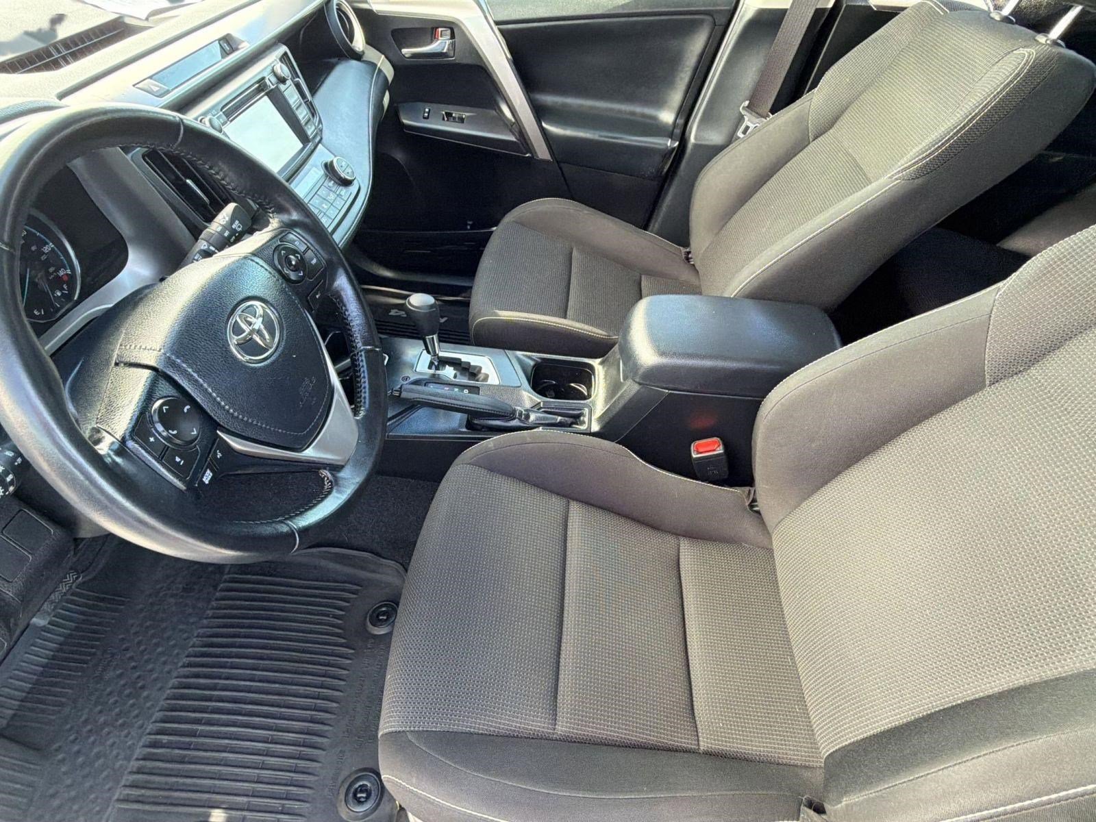 Used 2018 Toyota RAV4 XLE AWD/4WD image 5