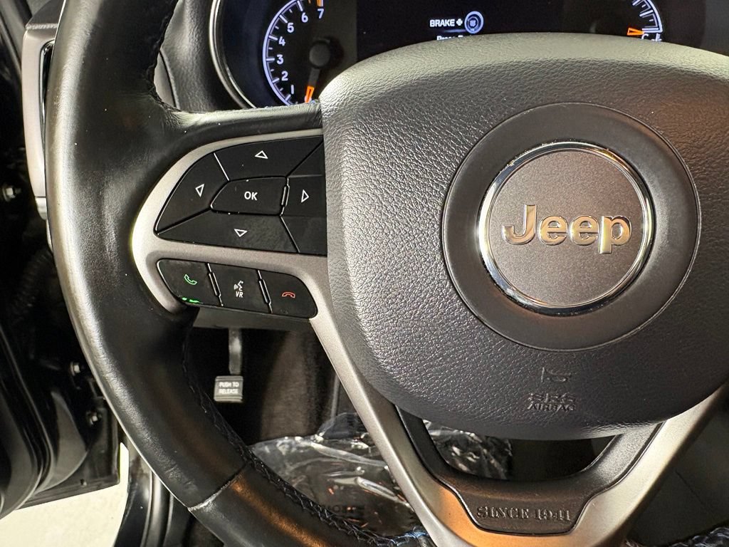 Used 2019 Jeep Grand Cherokee Laredo RWD image 28