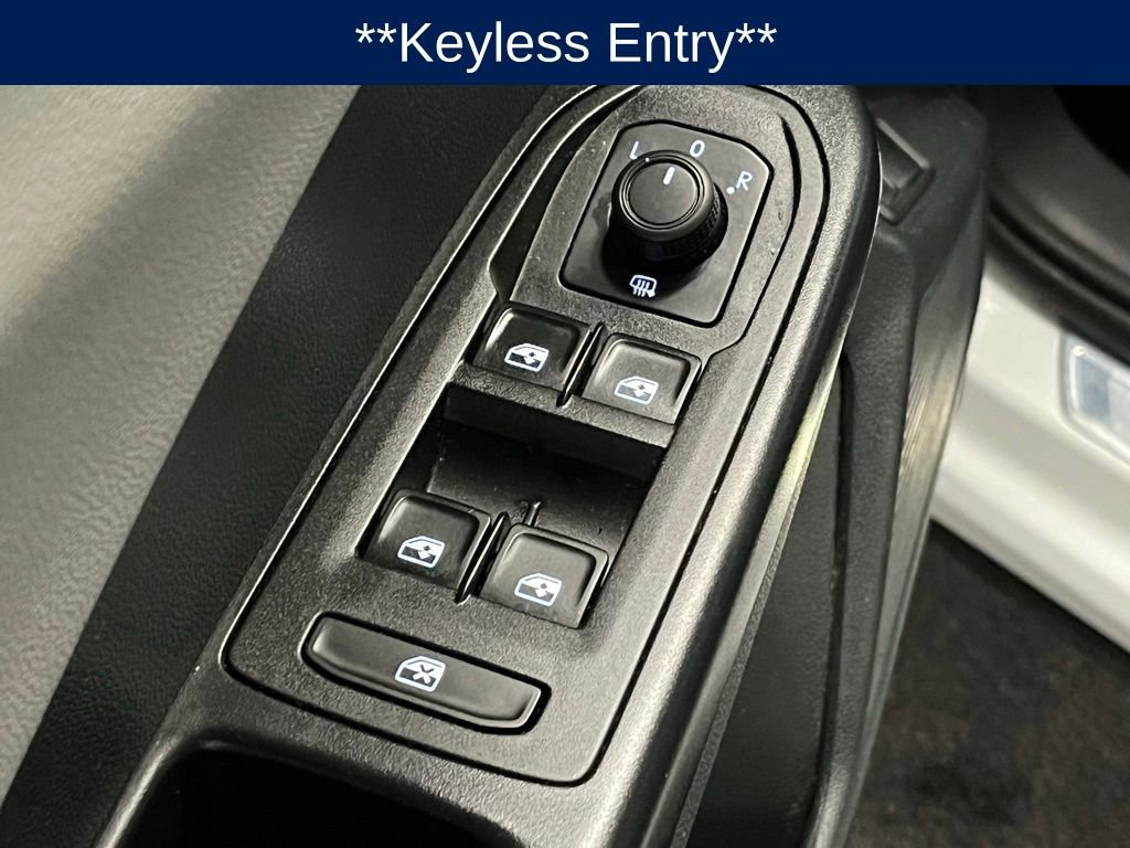 Certified 2023 Volkswagen Taos SE w/ Panoramic Sunroof Package image 18