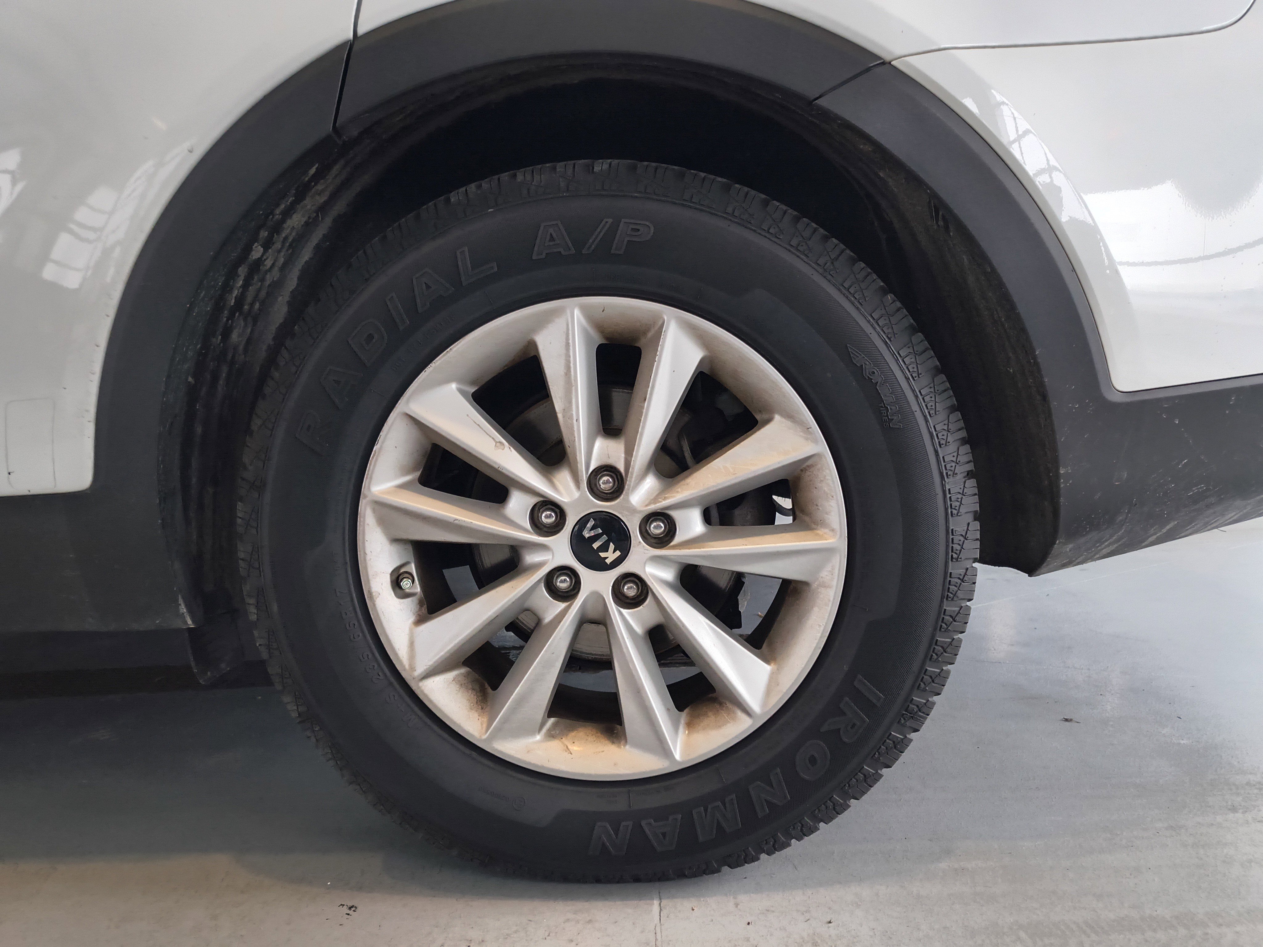 Used 2020 Kia Sorento LX image 30