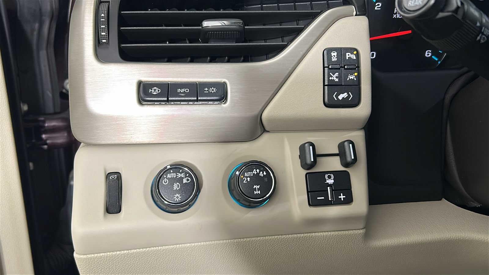 Used 2017 GMC Yukon Denali AWD/4WD image 23
