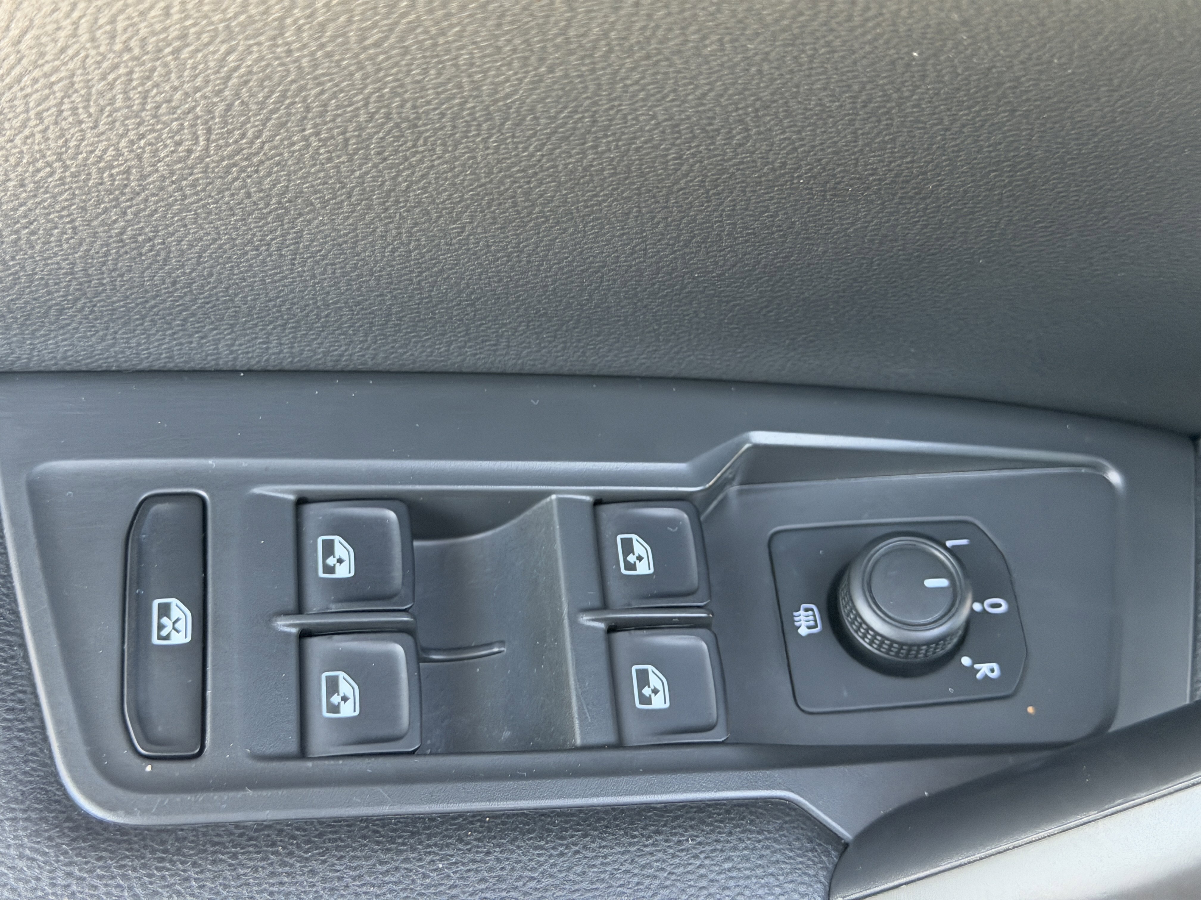 Used 2023 Volkswagen Tiguan S w/ Driver Assistance Package AWD/4WD image 17