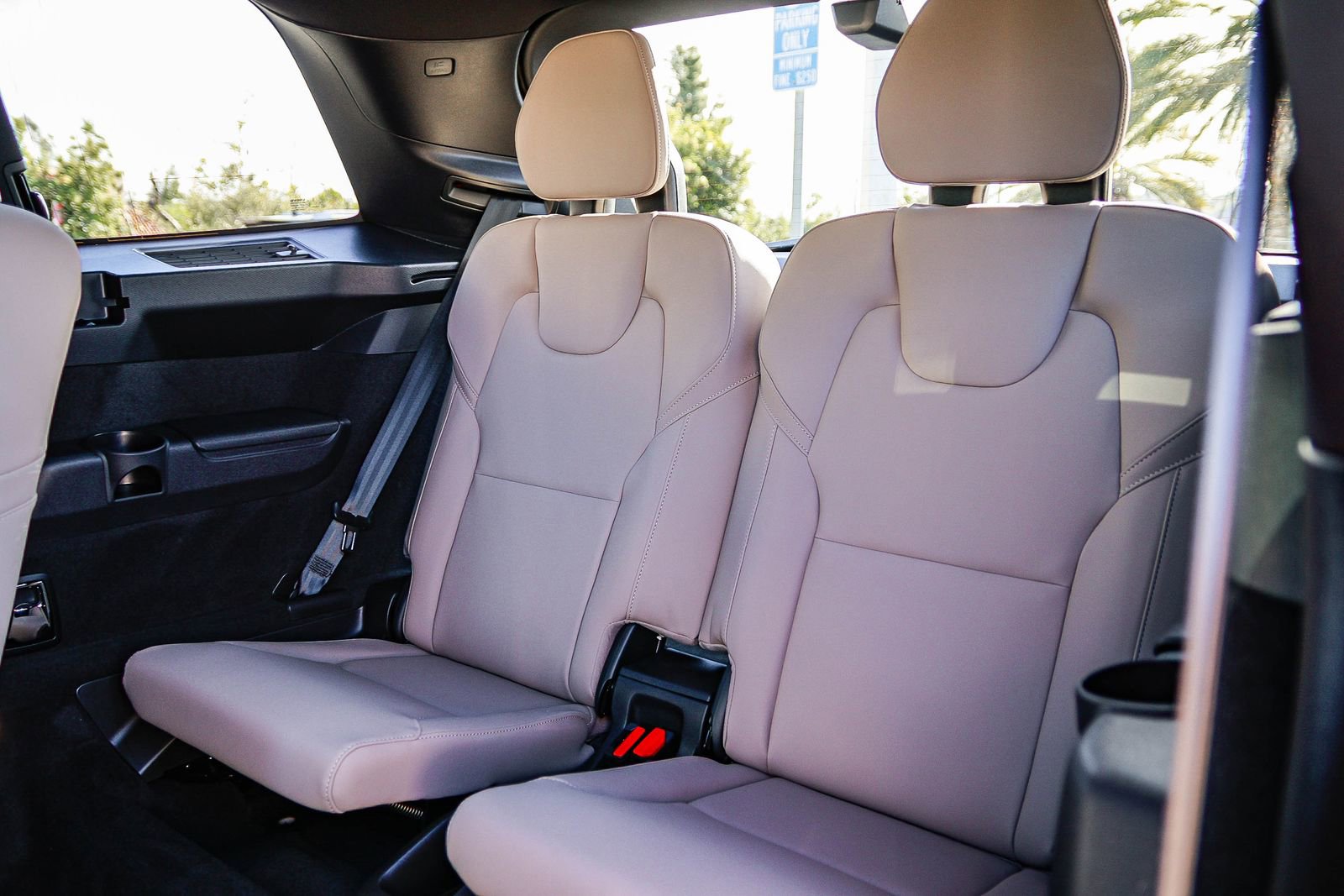 Certified 2026 Volvo XC90 B6 Plus w/ Protection Package image 21