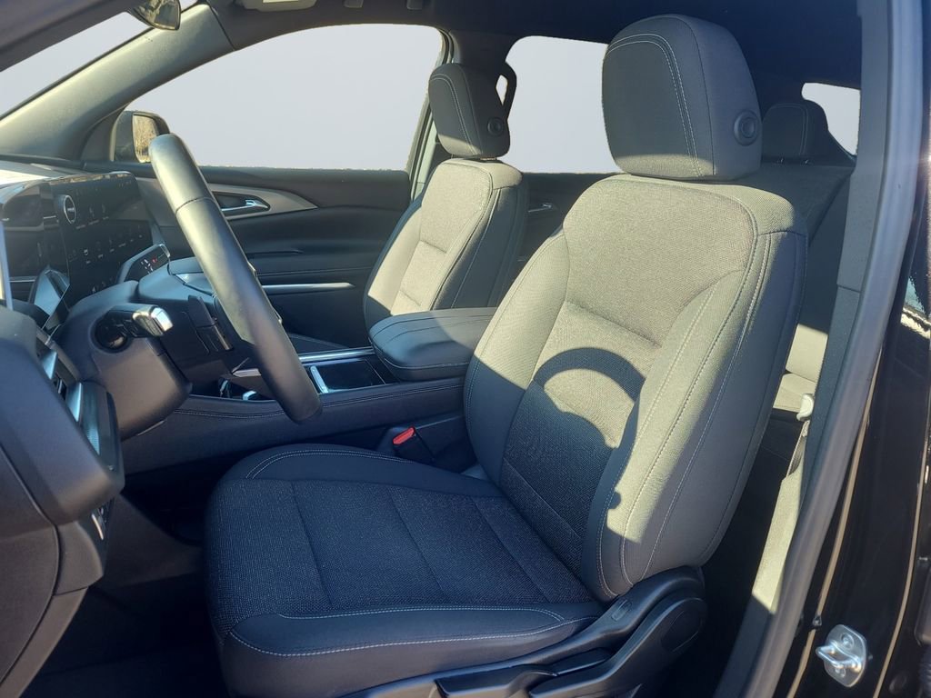 Used 2024 Chevrolet Traverse LS image 9