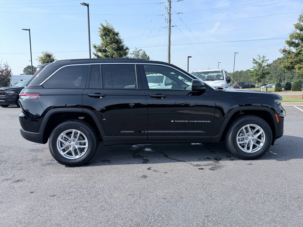 New 2026 Jeep Grand Cherokee Laredo RWD image 4