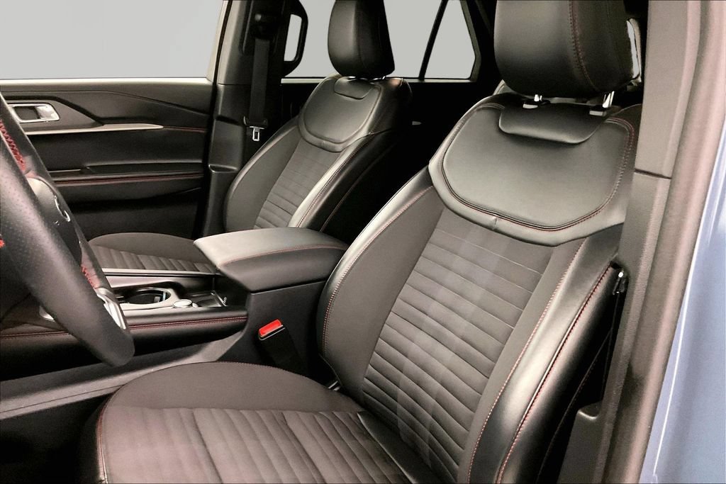 Used 2025 Ford Explorer ST-Line w/ Premium Package AWD/4WD image 18