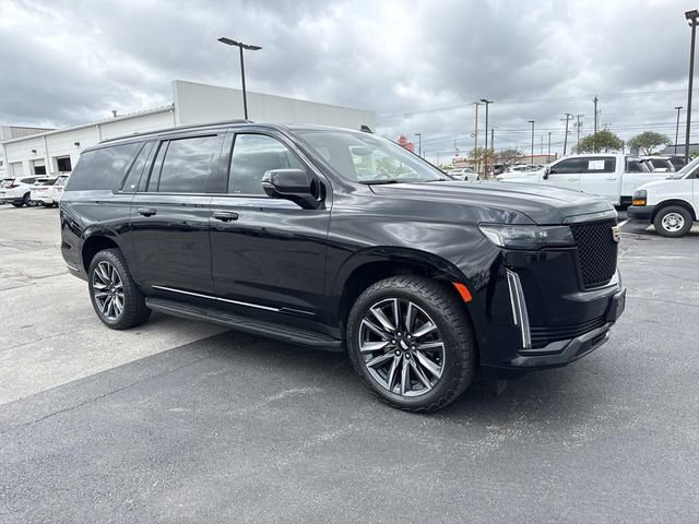 Used 2023 Cadillac Escalade ESV Sport AWD/4WD image 7