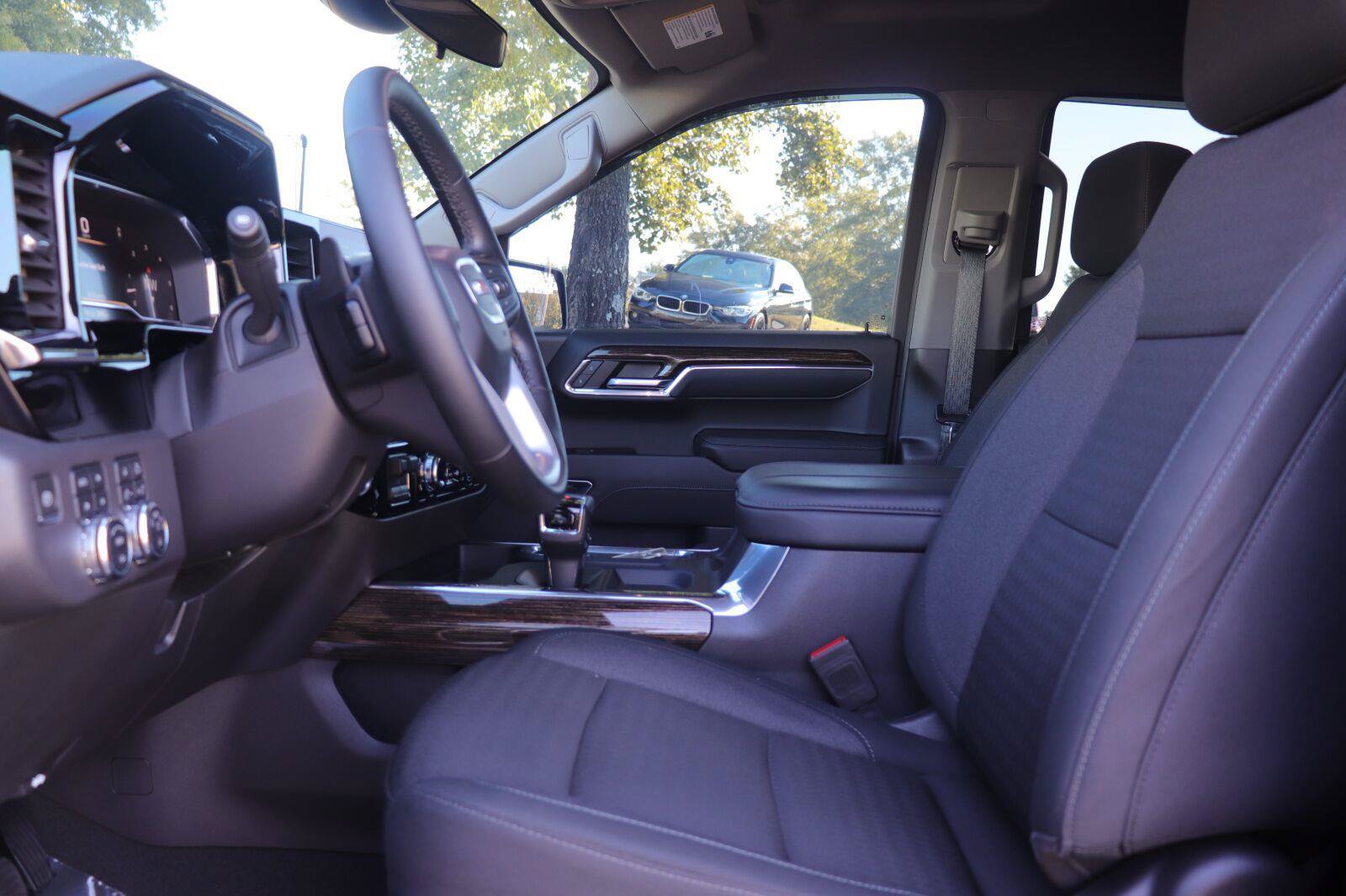 Used 2024 GMC Sierra 1500 Elevation w/ Preferred Package AWD/4WD image 11
