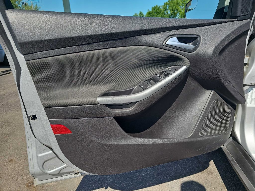 Used 2012 Ford Focus SE image 29